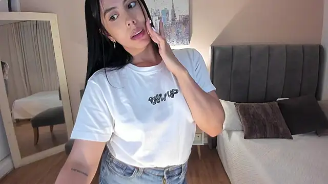 Megaan___ Adlı Modelin Canlı XXX Sohbeti