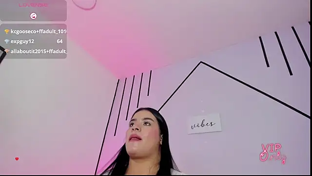 Show modela KeylaGomez_ na web-kameri