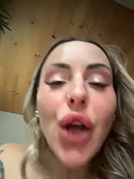 Онлайн чат XXX EmaSalis