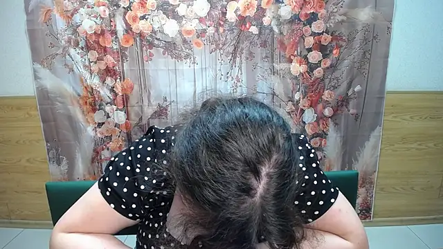 NeonilaLisova Adlı Modelin Canlı XXX Sohbeti