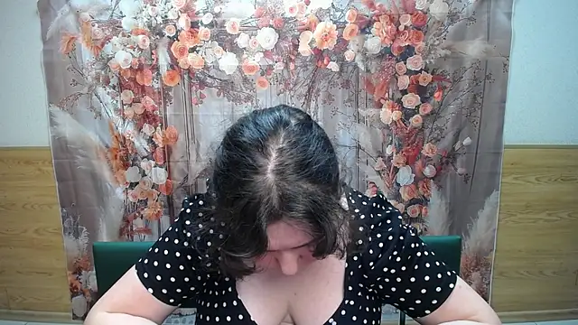 NeonilaLisova élő XXX-chatje