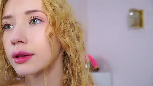 SunnivaCovilのライブXXXチャット