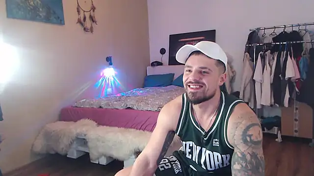 Tiberius_hunk élő XXX-chatje