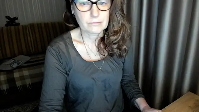 lauraoven Chat XXX in diretta