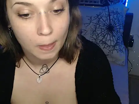 AlienforTwenty live XXX chat