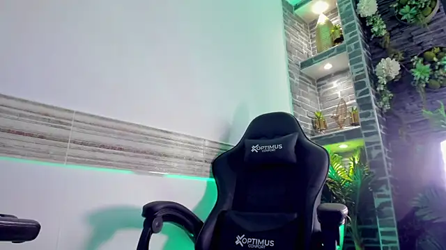 Онлайн чат XXX Adonis_hot