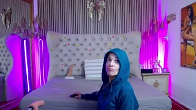 PlayfulShow élő XXX-chatje