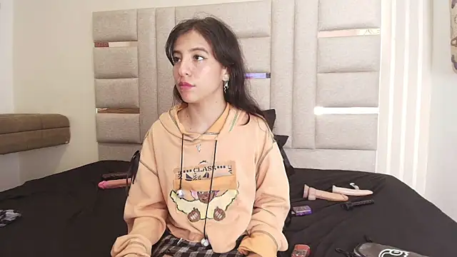 LittlePeach_'s Live XXX Chat