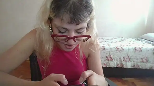 BlondieTami 现场XXX聊天