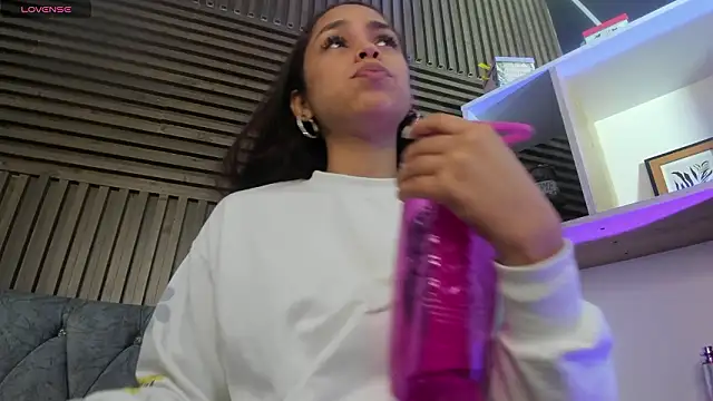 CarolineFyre Show in webcam