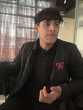 MaxStar26: διαδικτυακό σόου στην κάμερα