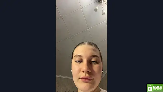 Jolievic Live XXX Chat