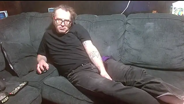 The13Broken404 Show in webcam