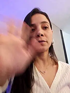 miaeyes: онлайн-секс-чат