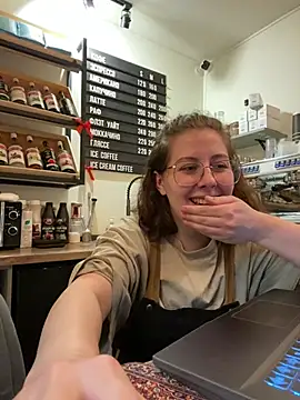 دردشة cinnabon_ الجنسية المباشرة