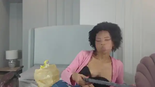 Chat +18 de ChantalGarner ao vivo