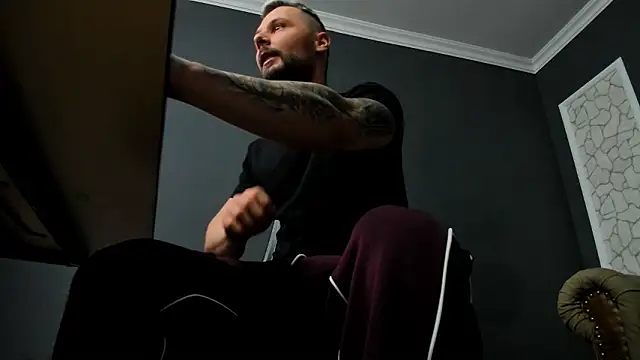 BrianHunts live XXX chat