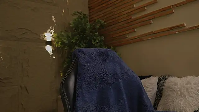 Pokazy przed kamerką – Logan_Varela