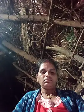 Manvi_hote: διαδικτυακό σόου στην κάμερα