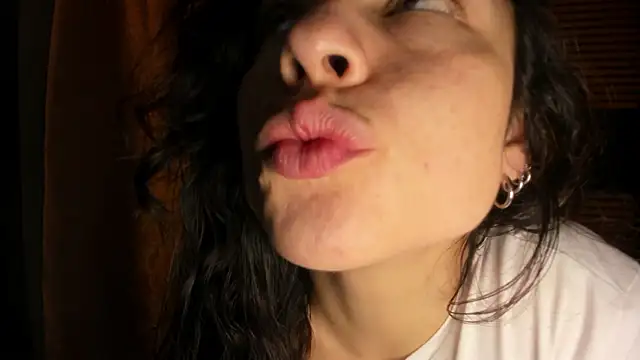 rosse_2504 live XXX chat