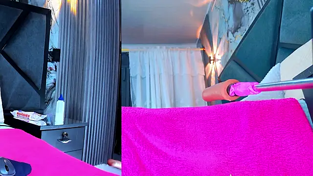 NathaxaLeans: διαδικτυακό σόου στην κάμερα