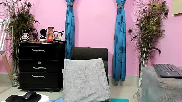 miss--flora Adlı Modelin Canlı XXX Sohbeti