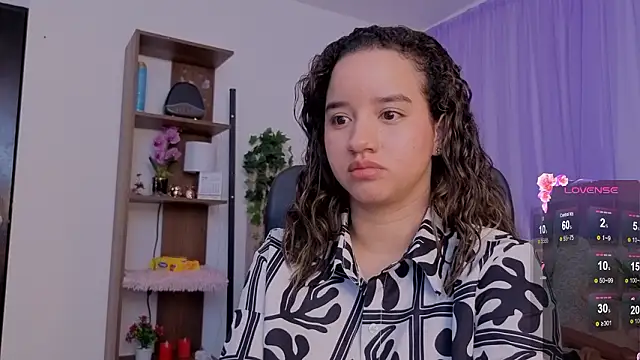 emilyrouxe's Live XXX Chat