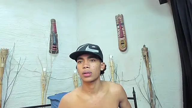 AlanCutee: онлайн-секс-чат