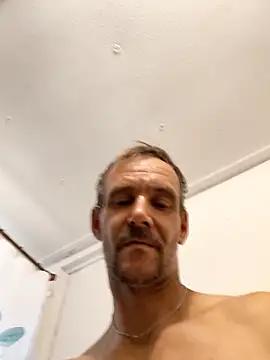 Hungwell1515's Live XXX Chat