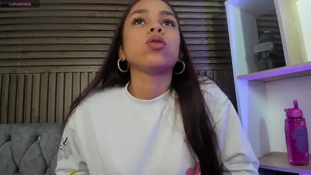 Pokazy przed kamerką – CarolineFyre