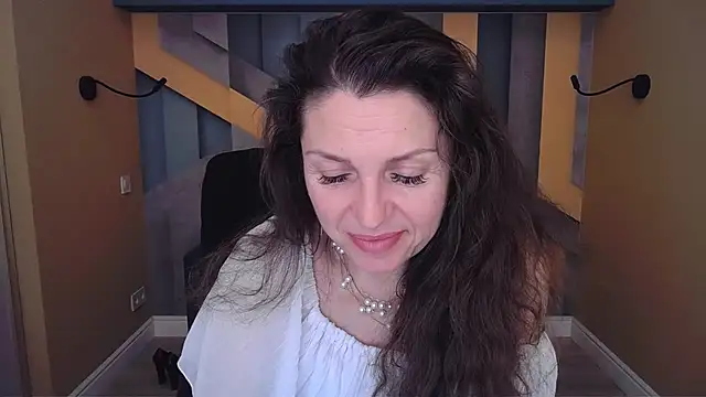 EllaLong Chat XXX in diretta