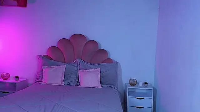 MiaColucci18 Chat XXX live