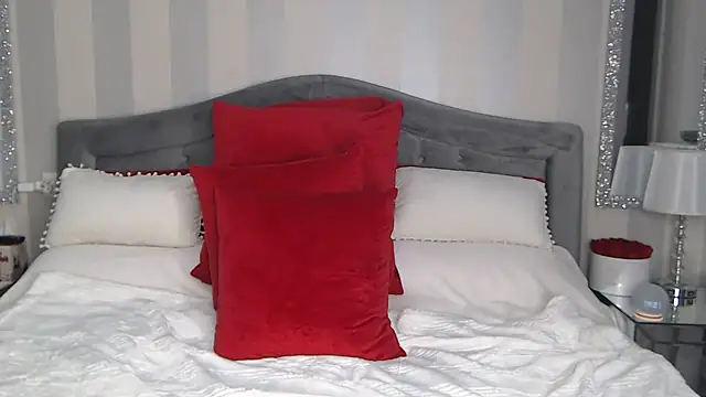 LuanaColucci Chat XXX live