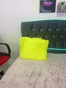 ISIS17_EF élő XXX-chatje