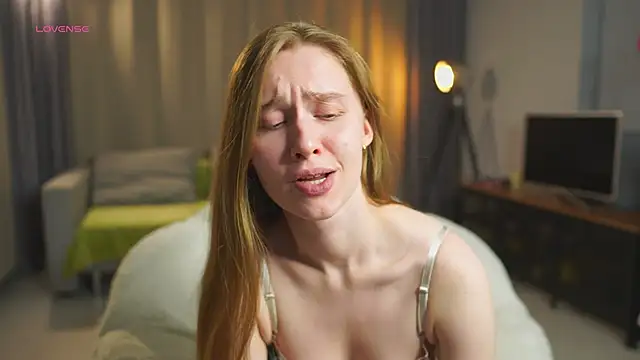 SharaNewbern élő XXX-chatje