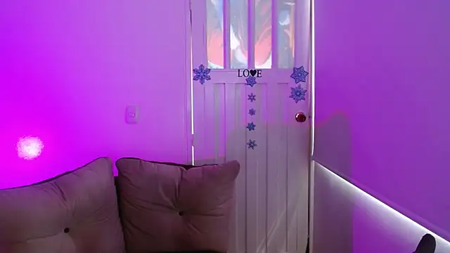 milfrousse's Live XXX Chat