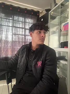 MaxStar26: διαδικτυακό σόου στην κάμερα