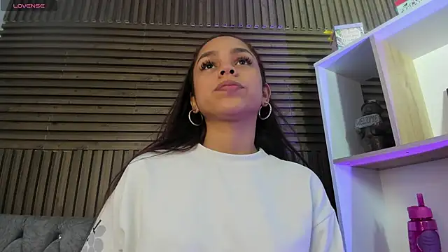 CarolineFyre Show in webcam