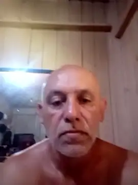 Raquelluciano: διαδικτυακό σόου στην κάμερα