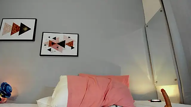 PauleteW10's Webcam Show