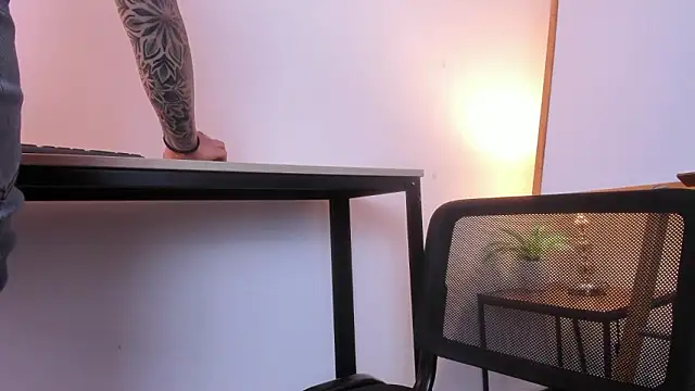 Caroline_dh Chat XXX in diretta