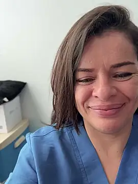 NATHALIA-28_ Adlı Modelin Canlı XXX Sohbeti