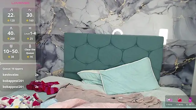 RoseeLuna Chat XXX live