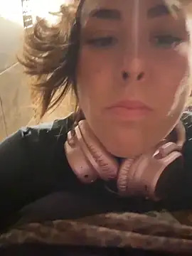 Chat +18 de LeaGambit__ ao vivo