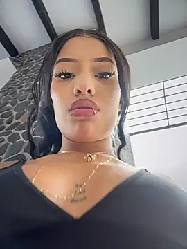 MystiqueXXX élő XXX-chatje