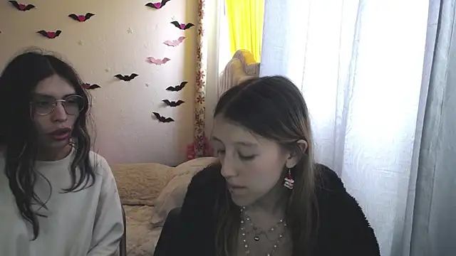 Chat +18 de Briar_y_Blair ao vivo