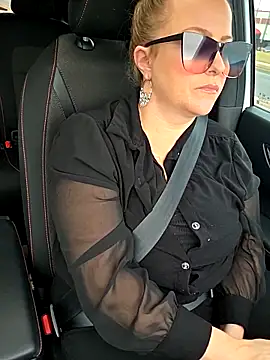 julimonroe: διαδικτυακό σόου στην κάμερα