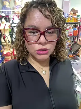 ROSALIASEXSHOP Chat XXX in diretta