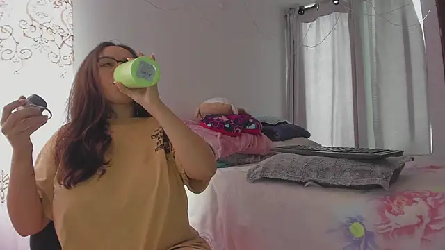 Chatroom XXX en direct de HARLEYNAPIER