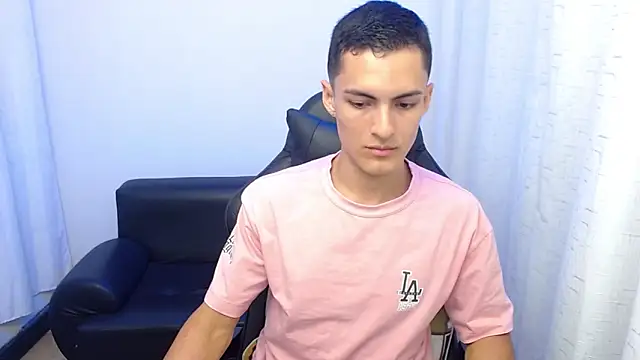 Matiius18's Live XXX Chat